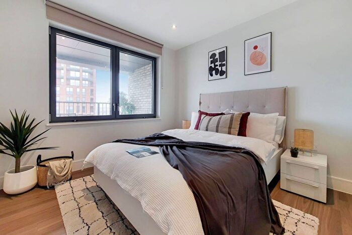 2 Bedroom Flat To Rent In Uncle Southall, Southall, UB2