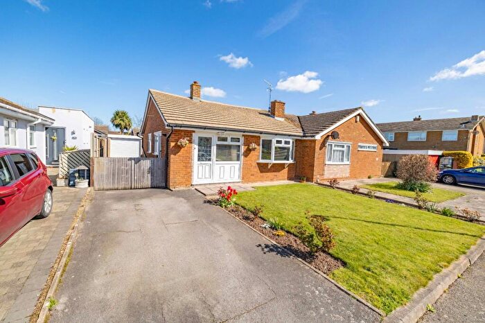 2 Bedroom Bungalow For Sale In Sherwood Close, Faversham, Kent, ME13