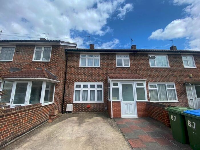 3 Bedroom Semi-Detached House To Rent In Edington Road, London, SE2