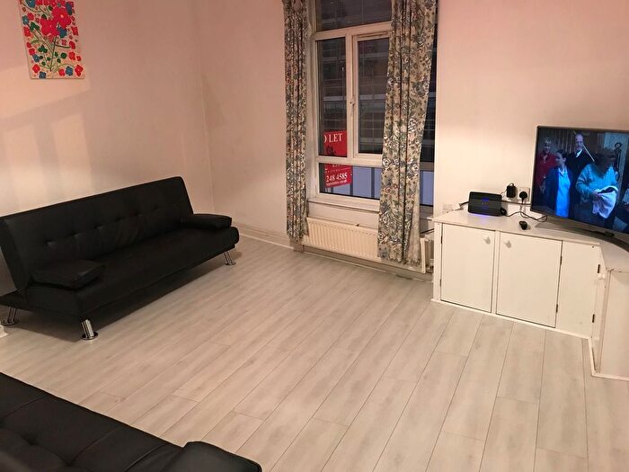 5 Bedroom Flat To Rent In Wilmslow Road, Manchester, M14