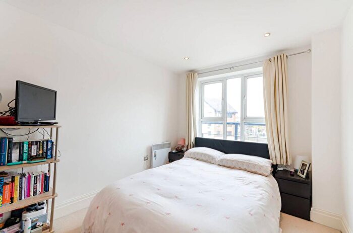 2 Bedroom Flat To Rent In Seven Kings Way, Kingston, Kingston Upon Thames, KT2