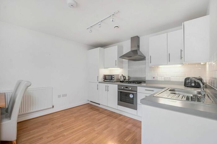 1 Bedroom Flat To Rent In St. Georges Grove, London, SW17