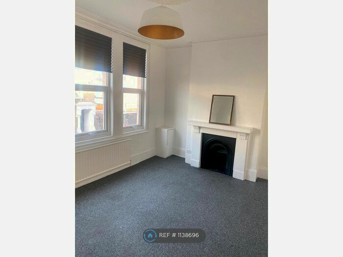 3 Bedroom Maisonette To Rent In Graham Road, London, E8