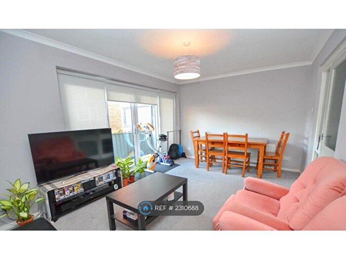 2 Bedroom Flat To Rent In Ingleside Drive, Stevenage, SG1