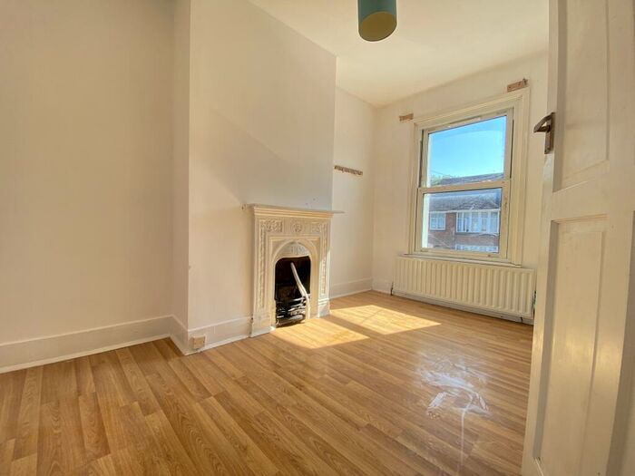 4 Bedroom Terraced House To Rent In Union Street, Dunstable, LU6