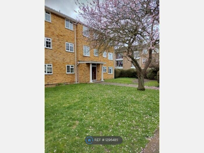 2 Bedroom Flat To Rent In Waters Drive, Staines-Upon-Thames, TW18
