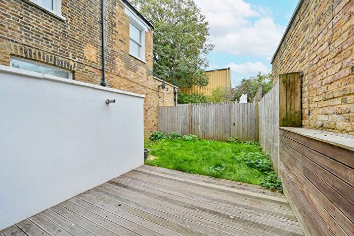 2 Bedroom Flat For Sale In Birkbeck Road, Poet's Corner, London, W3