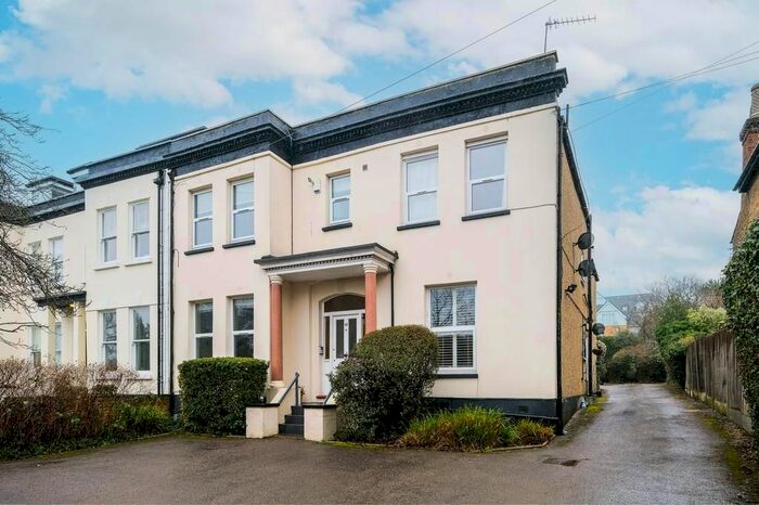 1 Bedroom Flat To Rent In Epping New Road, Buckhurst Hill, IG9