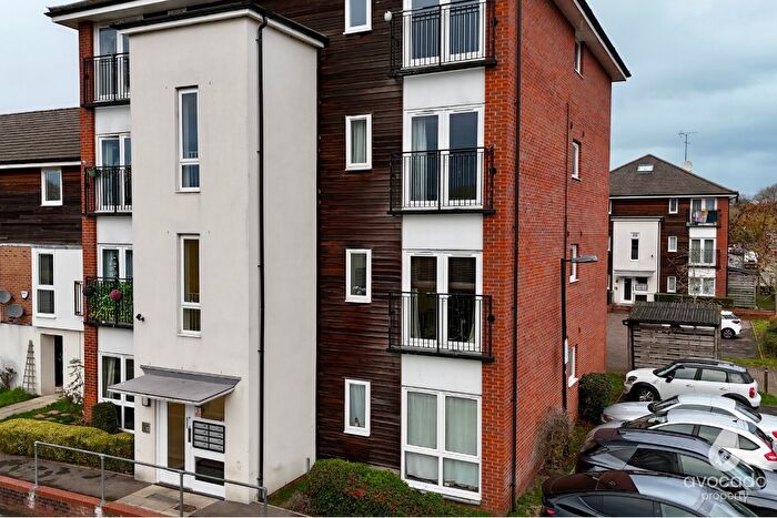 2 Bedroom Flat For Sale In Meadow Way, Caversham, RG4