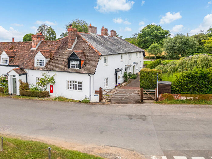 3 Bedroom End Of Terrace House For Sale In The Court, Newbury, RG20