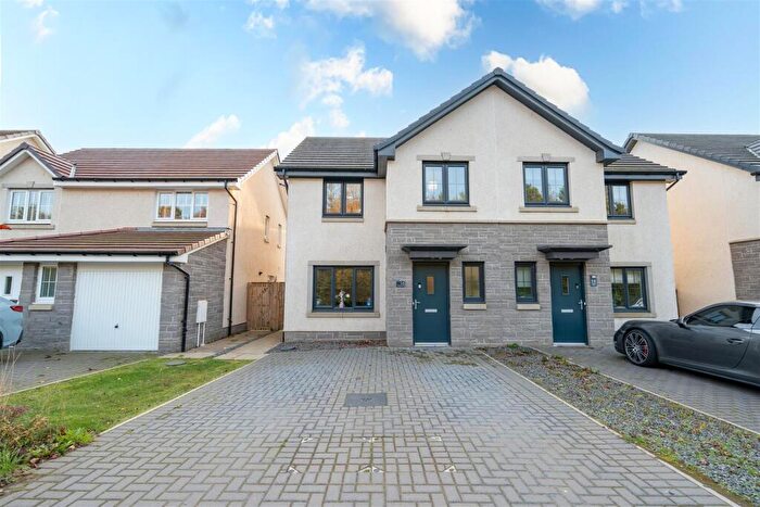 3 Bedroom Semi Detached House For Sale In Gregory Road, Kirkton Campus, Livingston, EH54