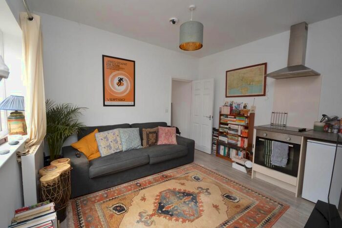 1 Bedroom Flat To Rent In High Street, Lymington, Hampshire SO41 9Ap