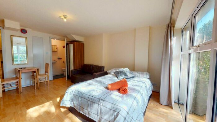 Studio To Rent In Chatsworth Road, NW2