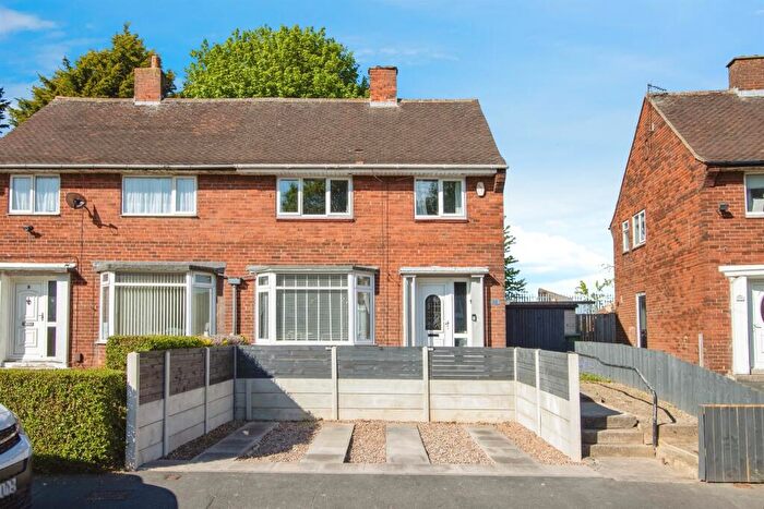 3 Bedroom Semi-Detached House For Sale In Swarcliffe Bank, Leeds, LS14
