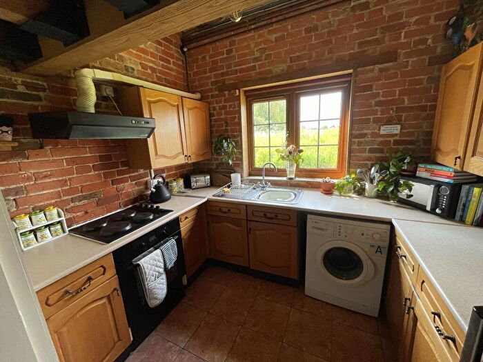 2 Bedroom Cottage To Rent In Ingatestone, CM4