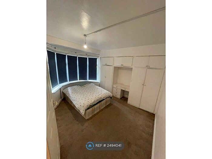 2 Bedroom Flat To Rent In Southview Avenue, London, NW10