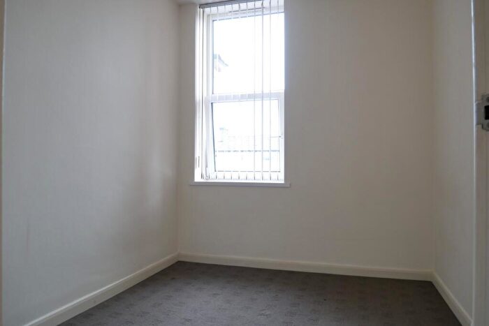 1 Bedroom Flat To Rent In Church Street, Paddock, Huddersfield, West Yorkshire, HD1