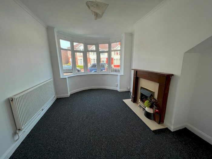3 Bedroom End Of Terrace House To Rent In Selworthy Road, Coventry, West Midlands, CV6