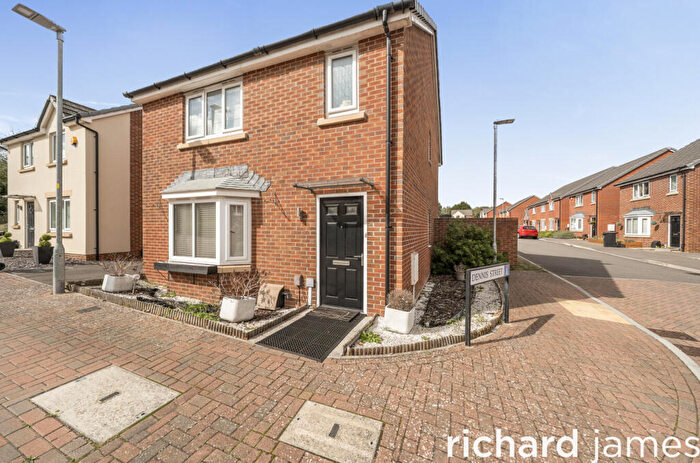 3 Bedroom Detached House For Sale In Austin Road, Swindon, SN5
