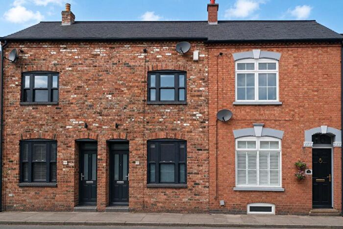 3 Bedroom Terraced House For Sale In Junction Road, Northampton, NN2