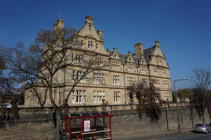 2 Bedroom Flat To Rent In Edgcumbe House, The Royal, Halifax, HX1