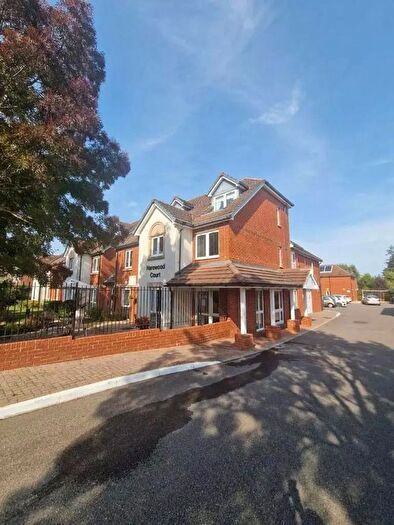 2 Bedroom Flat For Sale In Limpsfield Road, Warlingham, CR6