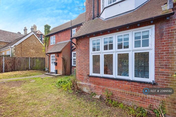 1 Bedroom Semi-Detached House To Rent In Lower Edgeborough Road, Guildford, GU1