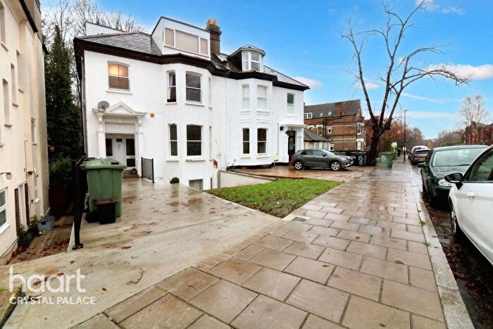 2 Bedroom Flat For Sale In Victoria Crescent, London, SE19