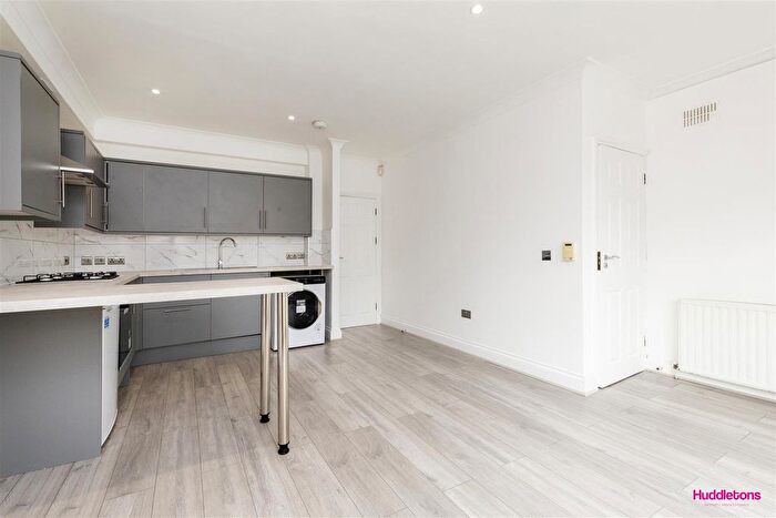1 Bedroom Flat To Rent In Hercules Street, London, N7