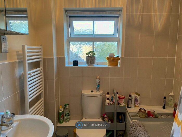 2 Bedroom Flat To Rent In Swallow Way, Cullompton EX15