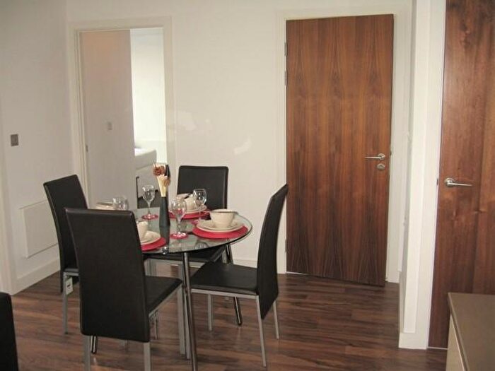 2 Bedroom Apartment To Rent In Milliners Wharf, Manchester, M4