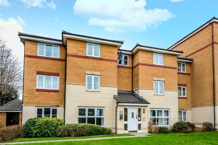 2 Bedroom Apartment To Rent In Newbury, Berkshire, RG14