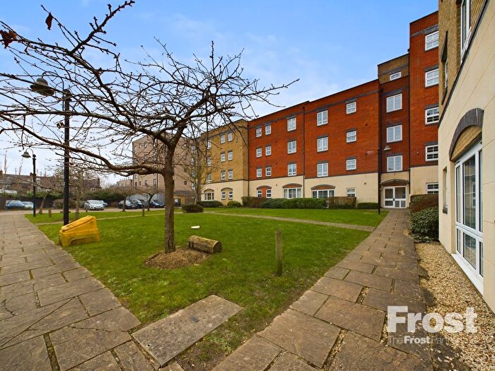 2 Bedroom Flat To Rent In Holyhead Mews, Slough, Berkshire, SL1
