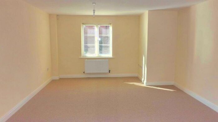 2 Bedroom Apartment To Rent In Laneham Place, Kenilworth, CV8