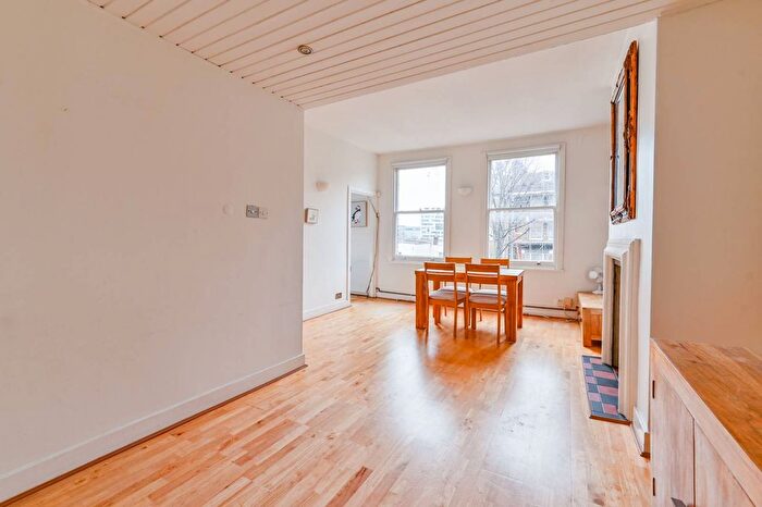 1 Bedroom Flat To Rent In Hartham Road, Islington, London, N7