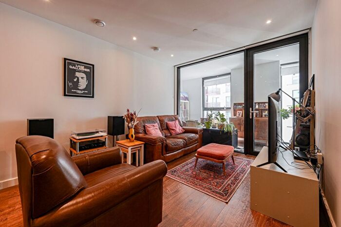 2 Bedroom Flat For Sale In Barge Walk, Greenwich, London, SE10
