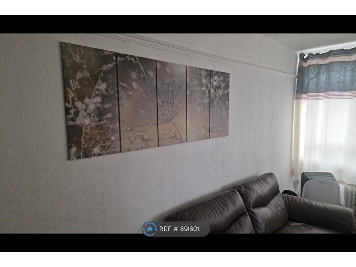 2 Bedroom Flat To Rent In Gatwick House, London, E14