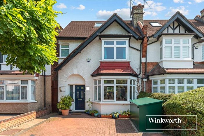 4 Bedroom End Of Terrace House For Sale In Woodlands Avenue, Finchley, London, N3