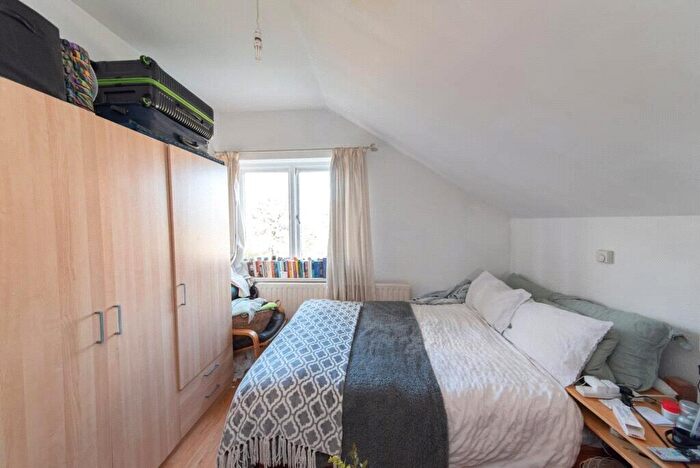 Apartment To Rent In Great North Road, London, N6