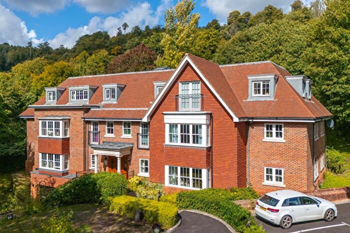 2 Bedroom Apartment For Sale In Beech Road, Allingtons, RH2