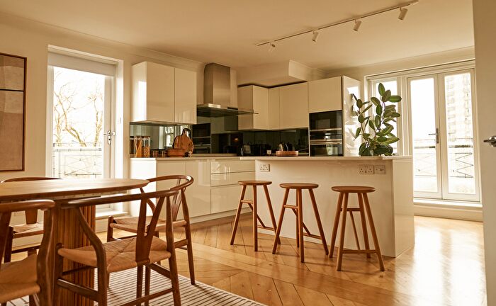 4 Bedroom Flat To Rent In Randolph Avenue, Little Venice, London, W9