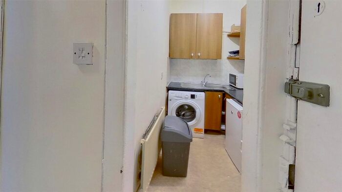 1 Bedroom Flat To Rent In Rossie Place, Edinburgh, EH7