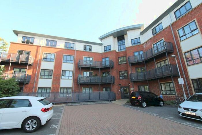 2 Bedroom Flat To Rent In Wallis Square, Farnborough, Hants, GU14