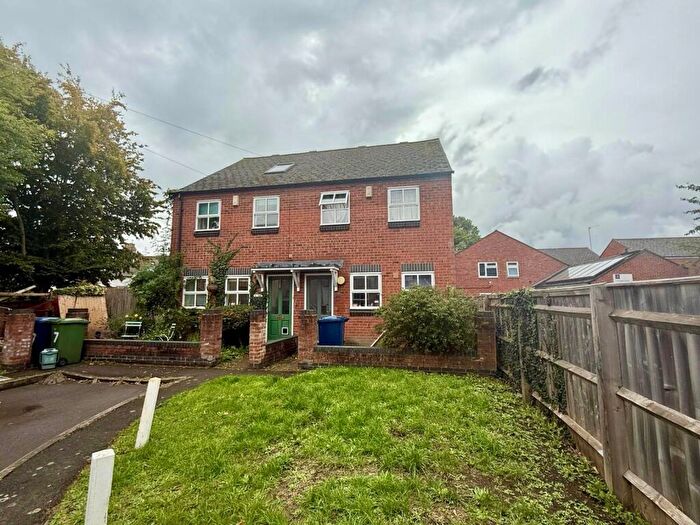 3 Bedroom House To Rent In Off Abingdon Road, OX1