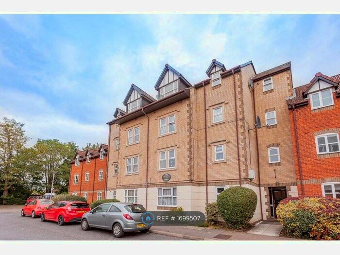 2 Bedroom Flat To Rent In Sherwood House, Reading, RG1