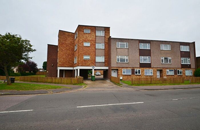 2 Bedroom Maisonette To Rent In Turners Hill, Cheshunt / Heartfordshire, EN8