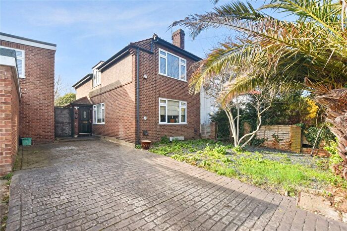 2 Bedroom Semi Detached House For Sale In Banwell Road, Bexley, Kent, DA5