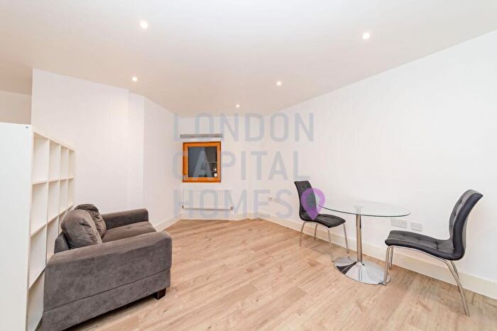 Studio To Rent In Salcombe Court, St Ives Place, London, E14