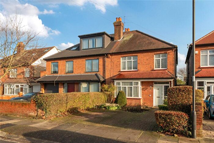 3 Bedroom House For Sale In Drapers Road, Enfield, EN2