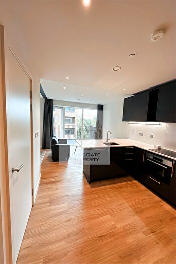 Apartment To Rent In Blenheim Mansions, N8